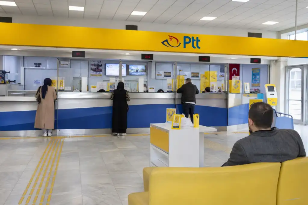 Отделение PTT, где иностранец получает пароль e-Devlet